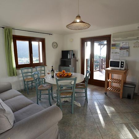 Casa Nel Vigneto Con Vista Mare Lägenhet Magomadas Exteriör bild