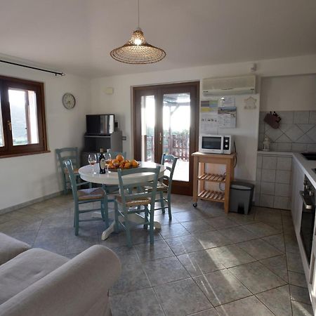 Casa Nel Vigneto Con Vista Mare Lägenhet Magomadas Exteriör bild