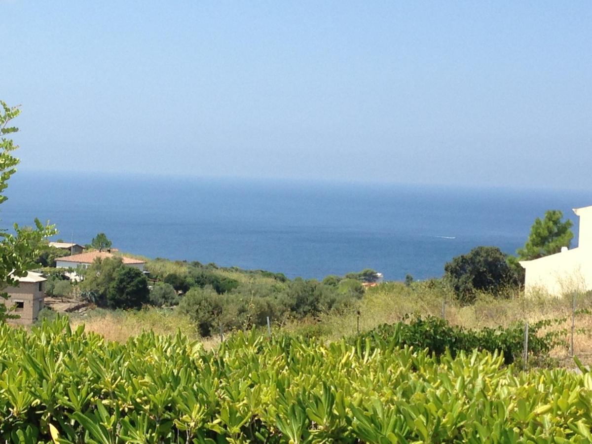 Casa Nel Vigneto Con Vista Mare Lägenhet Magomadas Exteriör bild